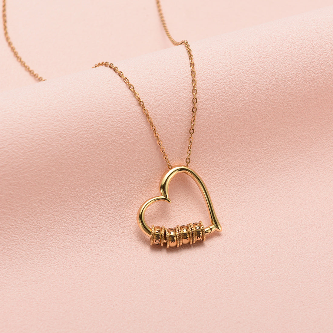 El corazón de nuestra familia: collar personalizado y caja LED de lujo