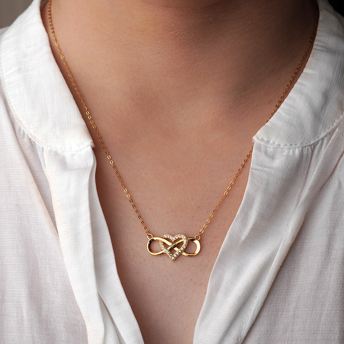 Amor eterno: collar personalizado con corazón infinito y caja de regalo con luz LED