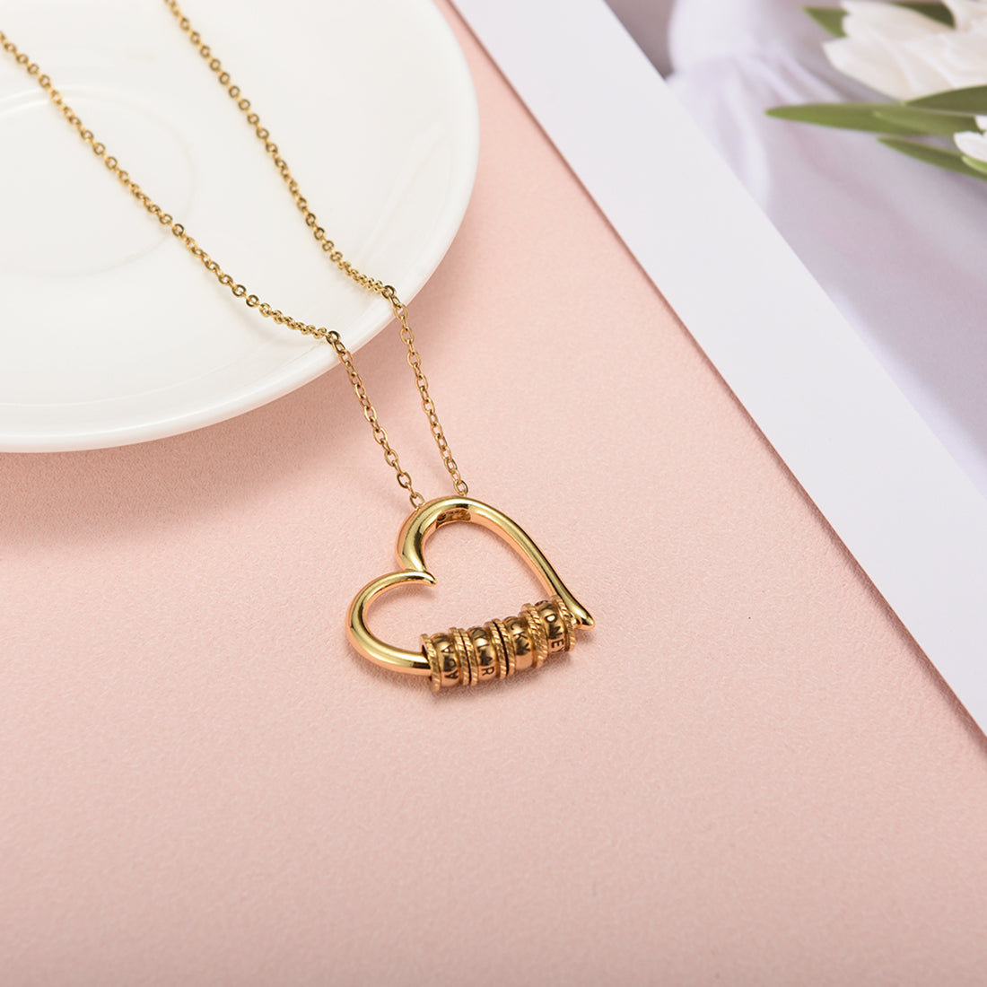 El corazón de nuestra familia: collar personalizado y caja LED de lujo