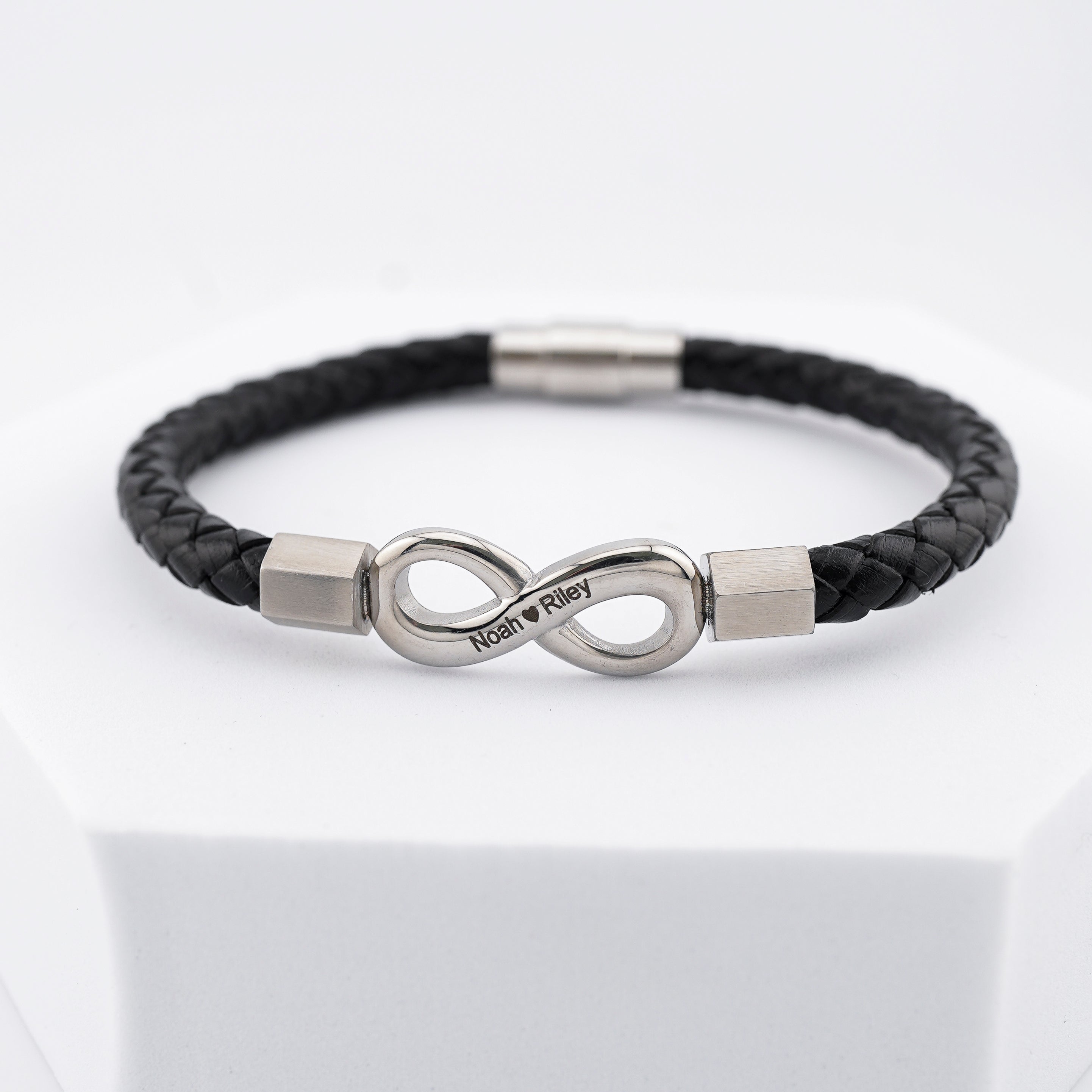 "Para mi hombre": pulsera personalizada con el infinito