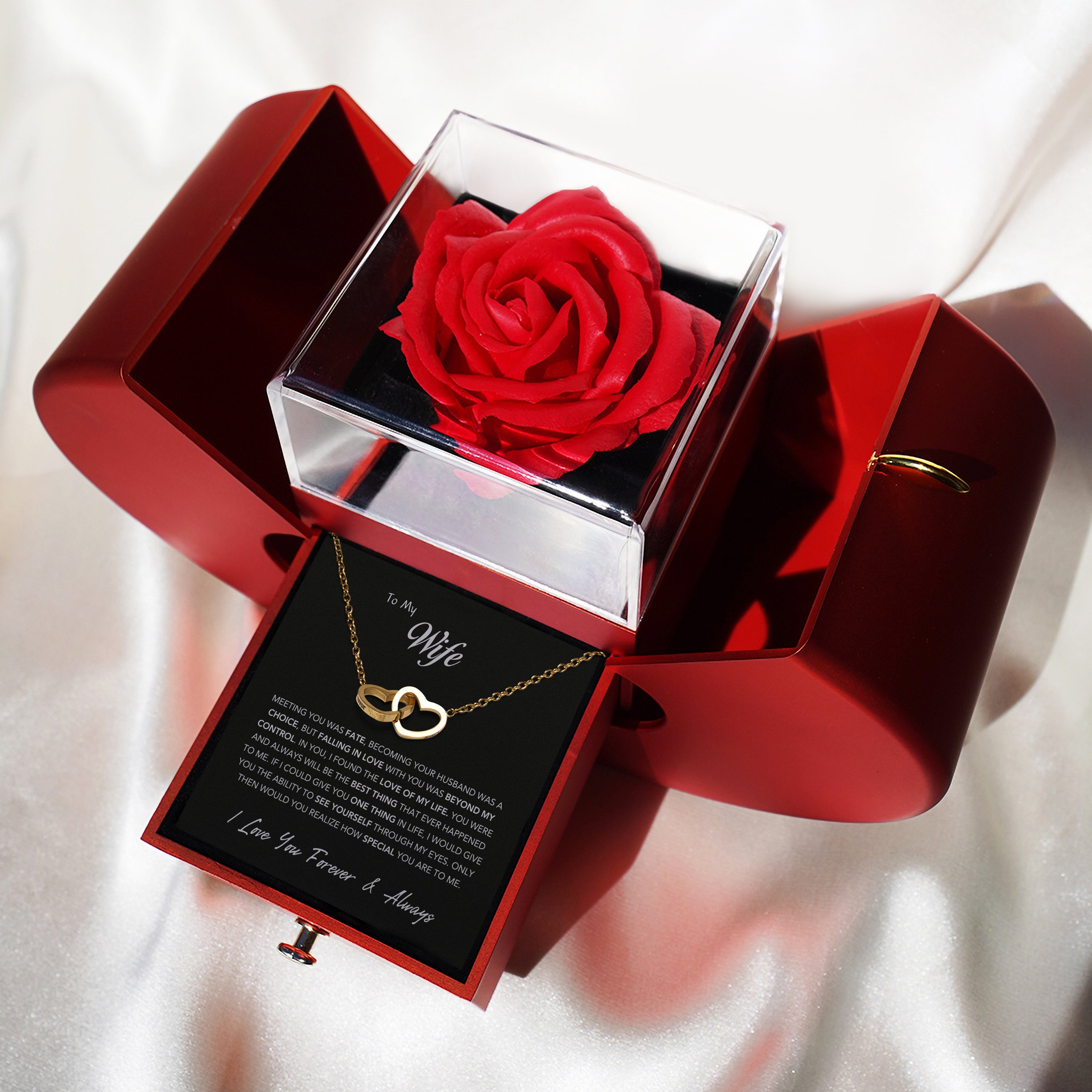 Collar grabado "Dos corazones, un amor" en una lujosa caja de regalo