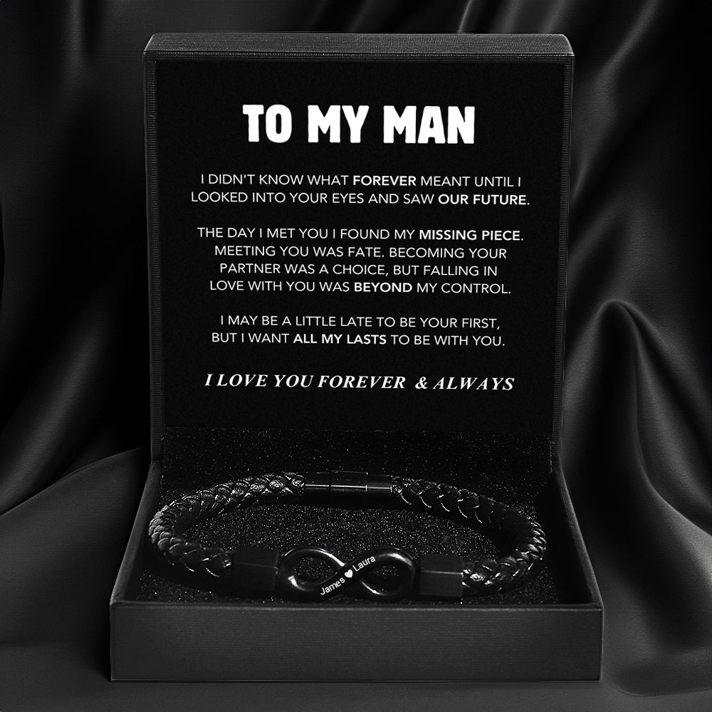 "Para mi hombre": pulsera grabada con nombres de amor infinito 