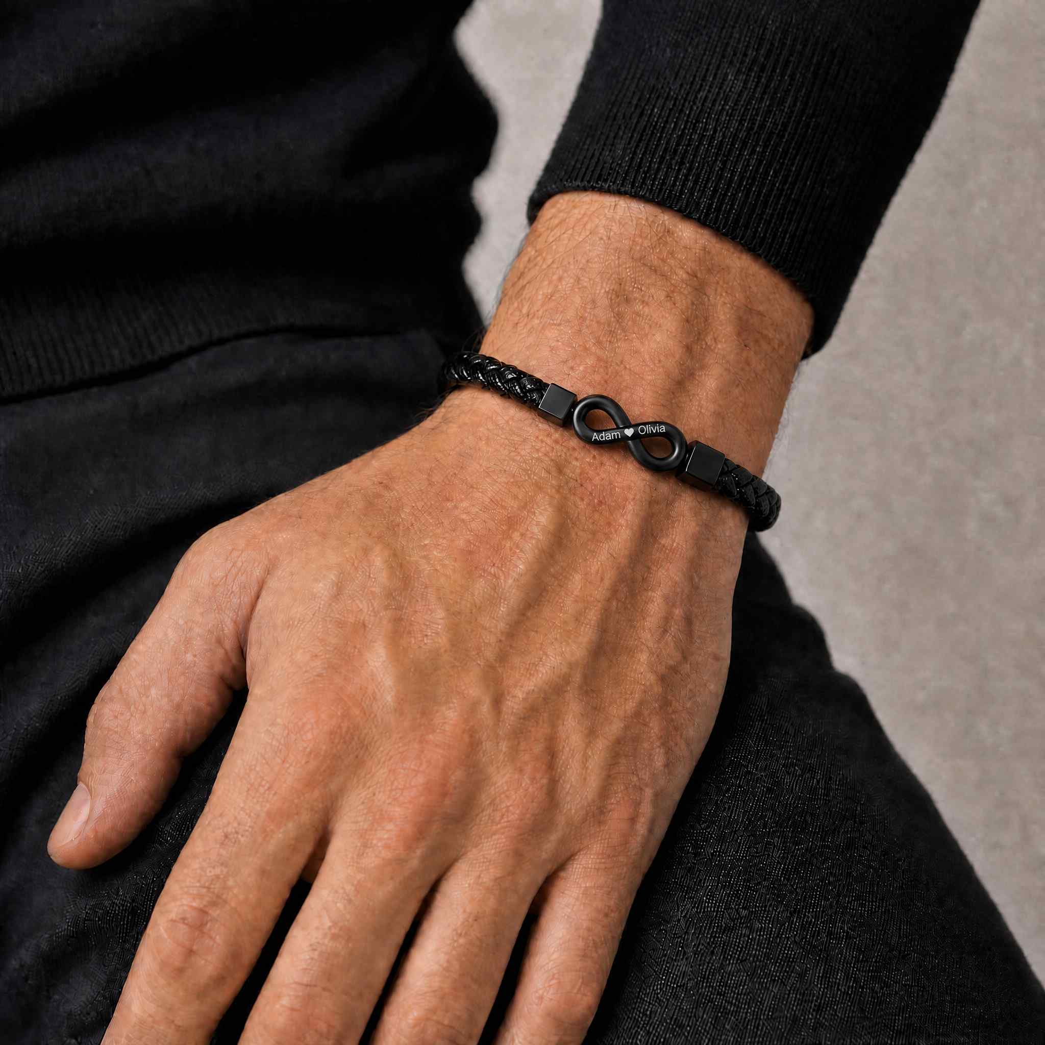 "Para mi hombre": pulsera personalizada con el infinito 
