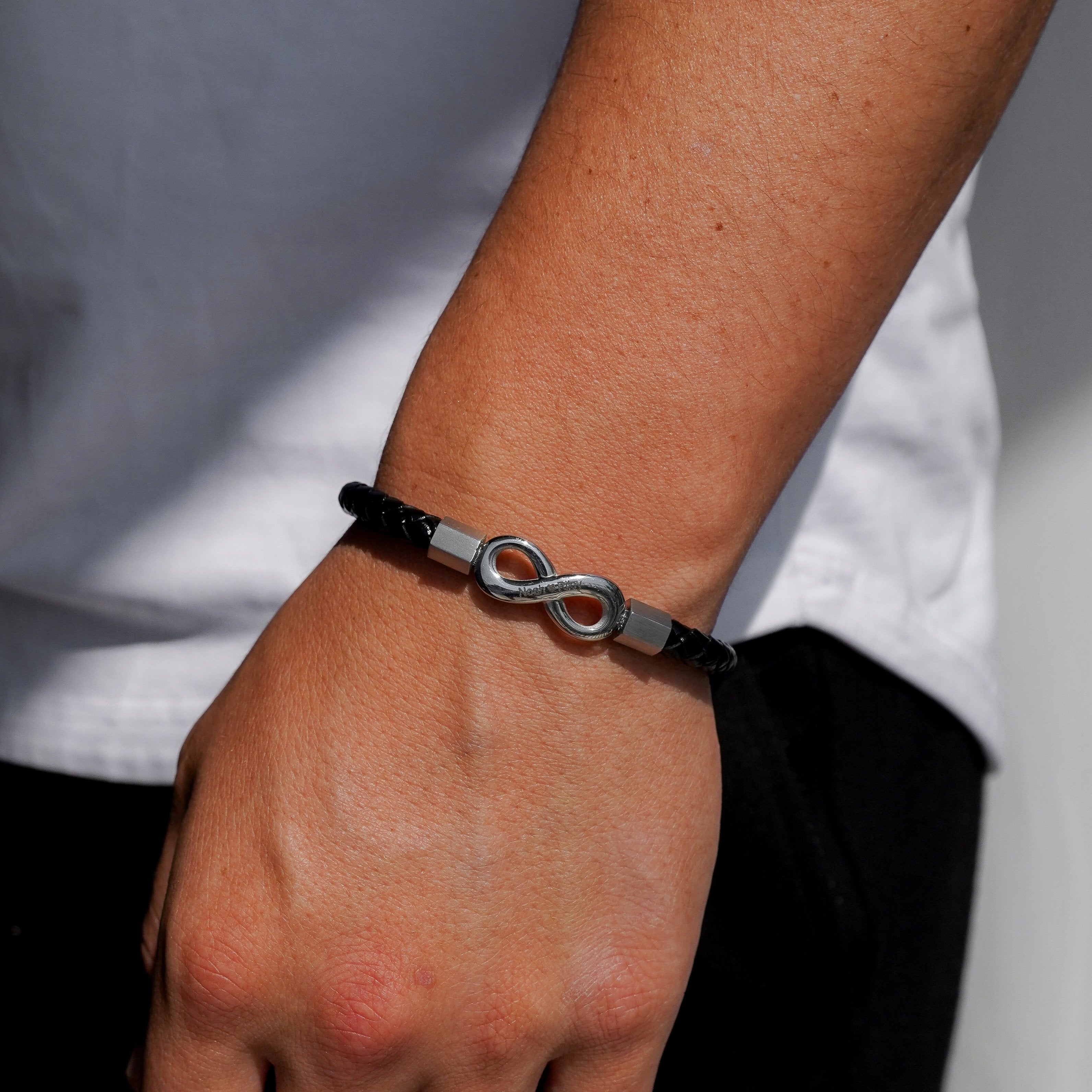 "Para mi hombre": pulsera personalizada con el infinito