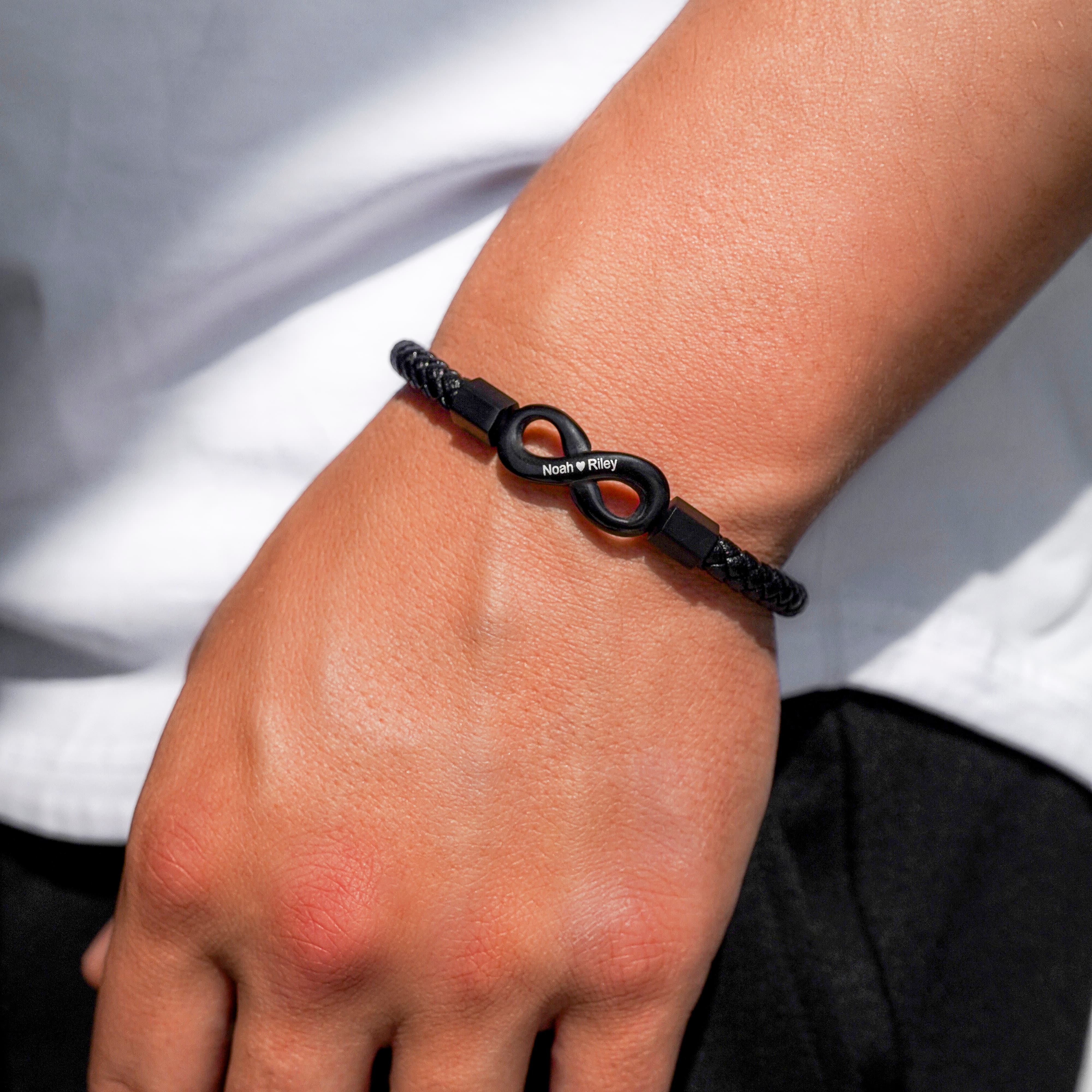 "Para mi hombre": pulsera personalizada con el infinito 
