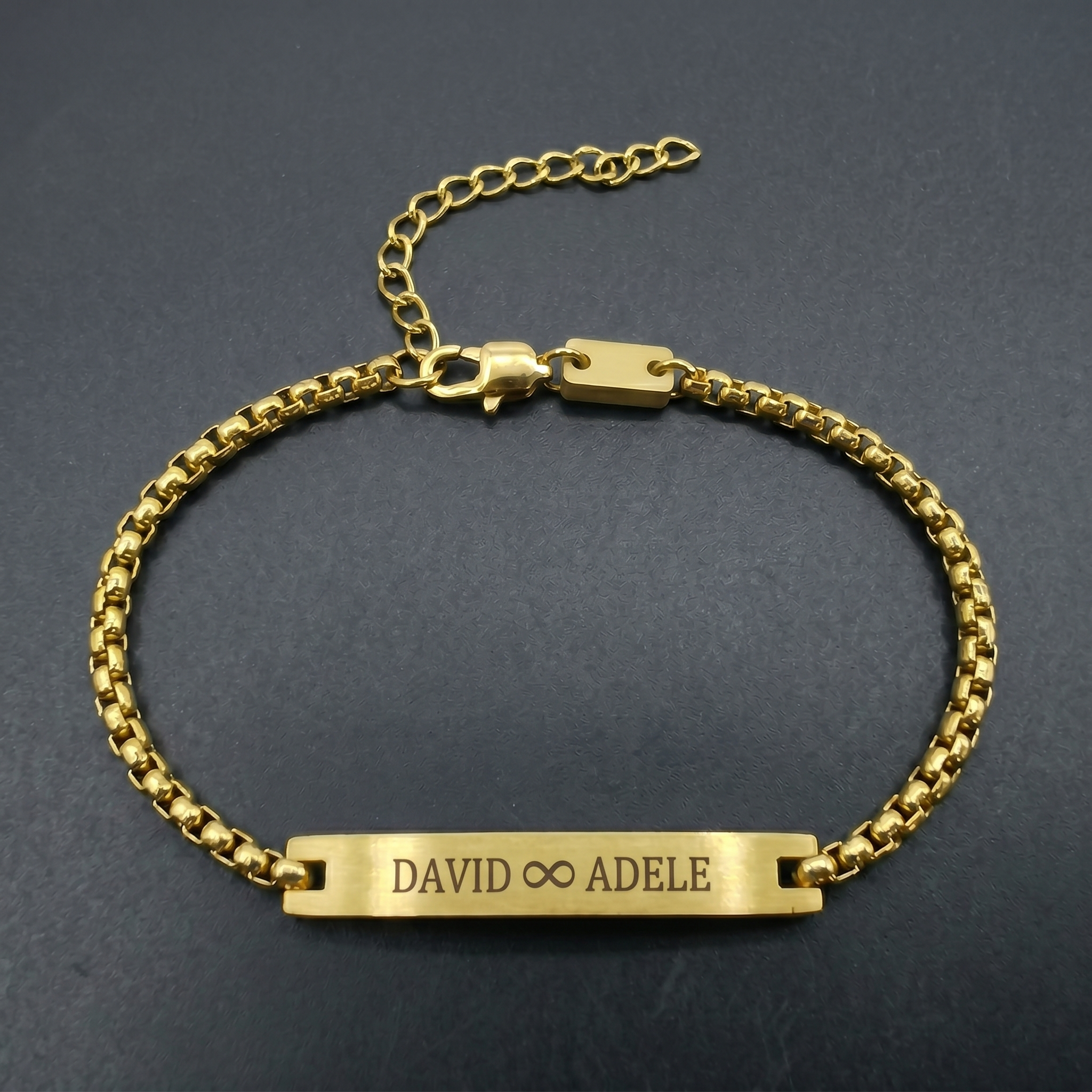 "Para mi hombre": pulsera personalizada con el infinito 