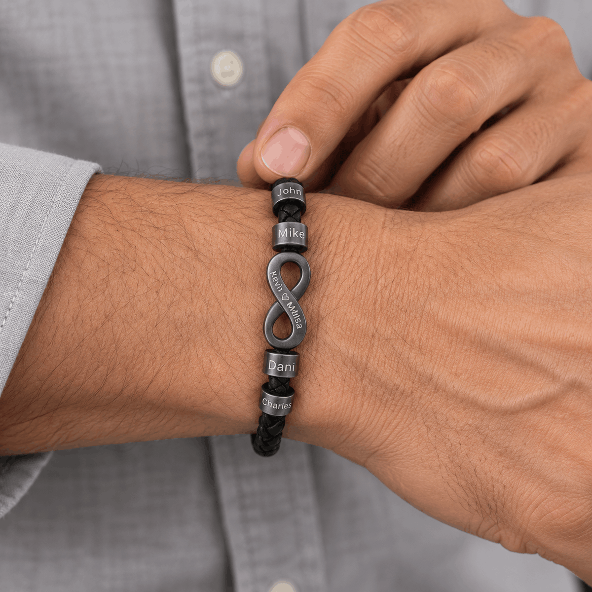 Pulsera Infinito con Nombres y Estuche de Nogal Premium
